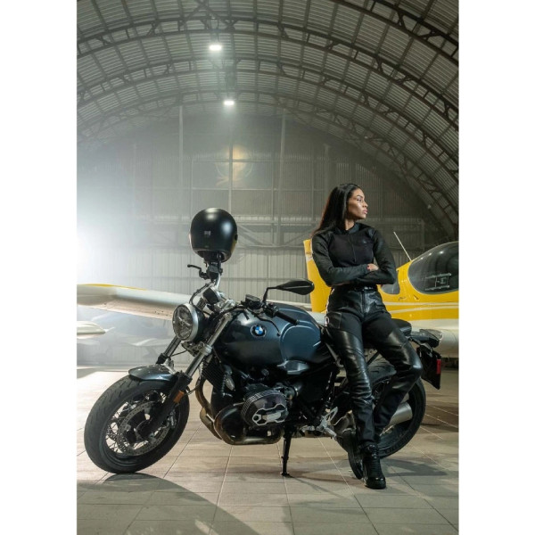 Жіноче боді з захисними елементами Pando Moto Bia чорне