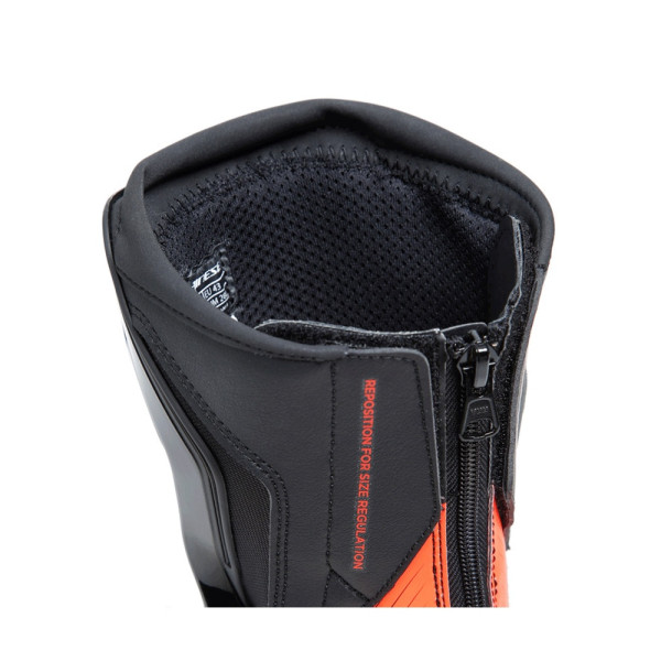 Мотоциклетні черевики Dainese Nexus 2 чорні-червоні