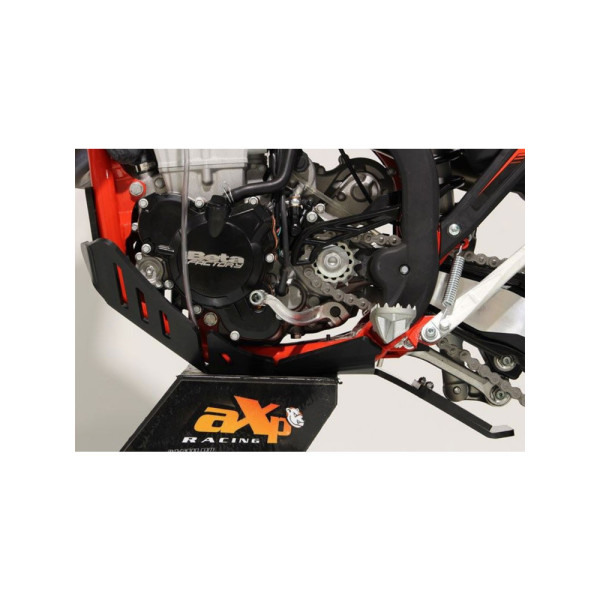 Плита під двигун AXP Racing Xtrem вибрані моделі Beta (20-22) з захистом важеля чорна