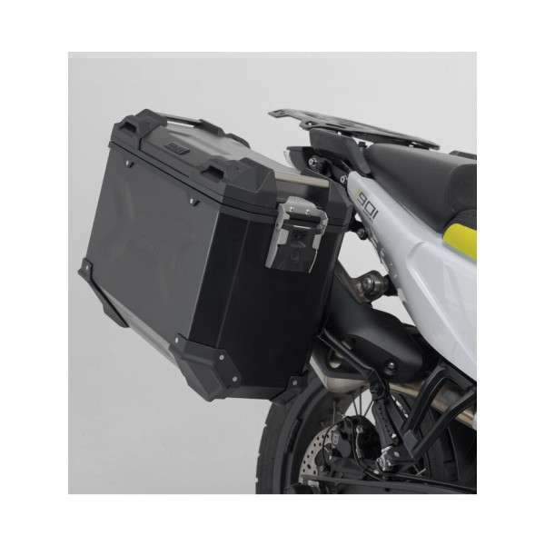 Комплект: бічні кофри TRAX ADV + кріплення PRO 45/37 L Sw-Motech Husqvarna Norden 901 HQV N (21-), Norden 901 Expedition (23-) (ємність 37 і 45 L) чорні