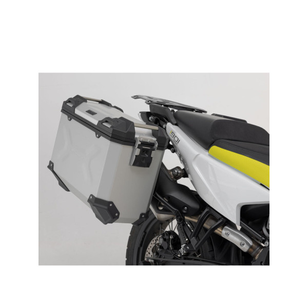 Комплект: бічні кофри TRAX ADV + кріплення PRO 45/37 L Sw-Motech Husqvarna Norden 901 HQV N (21-), Norden 901 Expedition (23-) (об'єм 37 і 45 L) сріблясті