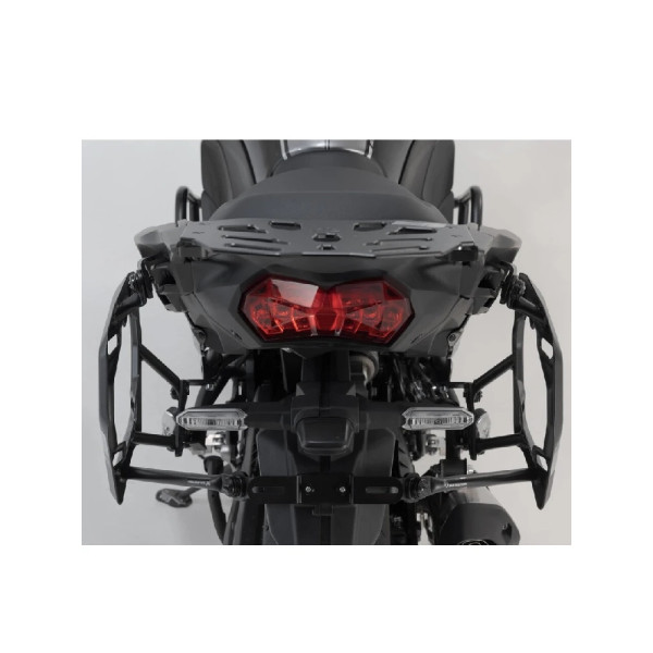 Комплект: бічні кофри DUSC M + кріплення PRO SW-Motech Kawasaki Versys 1000 (18-), Versys 1100/ SE (24-) об'єм: 2 x 33 л