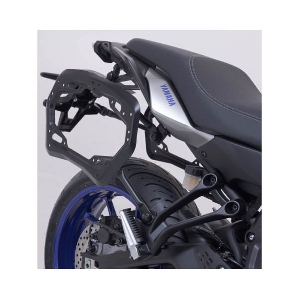 Комплект: бічні кофри + кріплення EVO TRAX ADV SW-Motech Yamaha MT-07 Tracer (16-) об'єм: 2 x 45 L сріблясті