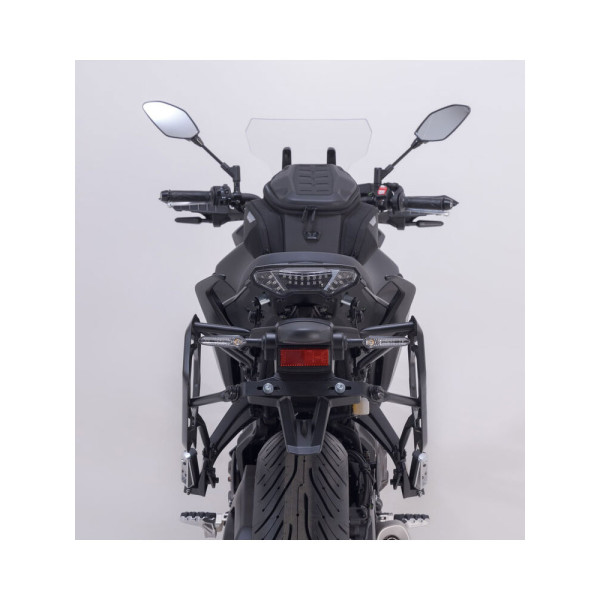Комплект: бічні кофри + кріплення EVO TRAX ADV SW-Motech Yamaha MT-07 Tracer (16-) об'єм: 2 x 45 L сріблясті