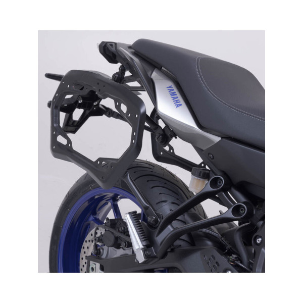 Комплект: бічні кофри + рама PRO TRAX ADV SW-Motech Yamaha MT-07 Tracer (16-) об'єм: 2 x 37 L сріблясті