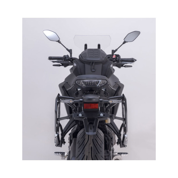 Комплект: бічні кофри + рама PRO TRAX ADV SW-Motech Yamaha MT-07 Tracer (16-) об'єм: 2 x 37 L сріблясті