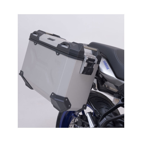 Комплект: бічні кофри + рама PRO TRAX ADV SW-Motech Yamaha MT-07 Tracer (16-) об'єм: 2 x 37 L сріблясті