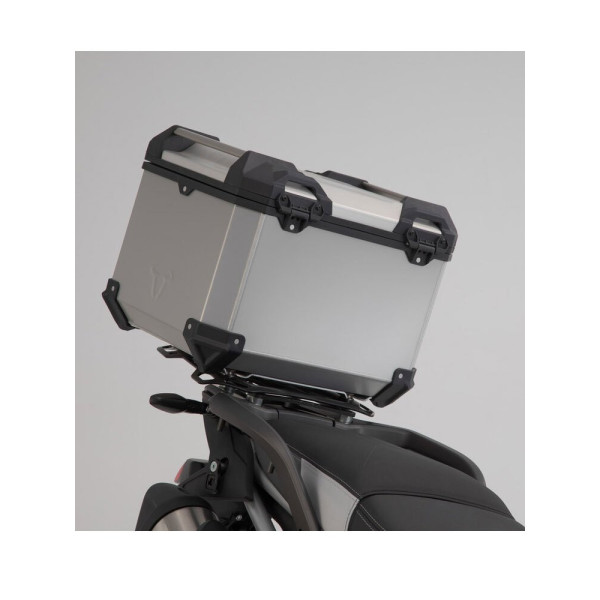 Комплект: центральний кофр срібний TRAX ADV + кріплення Adventure-rack SW-Motech Triumph Tiger 900/ GT/ Rally/ Pro (19-) / 1200 GT Explorer / Rally Explorer / Rally Pro (22-), Tiger 850 Sport (21-) об'єм: 38 L