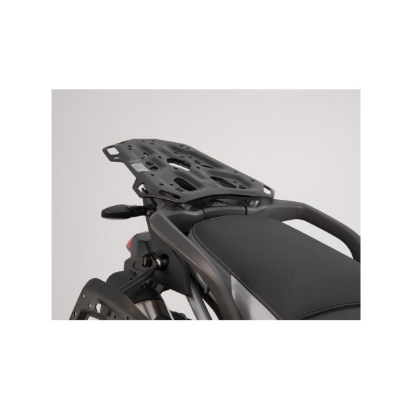 Комплект: центральний кофр срібний TRAX ADV + кріплення Adventure-rack SW-Motech Triumph Tiger 900/ GT/ Rally/ Pro (19-) / 1200 GT Explorer / Rally Explorer / Rally Pro (22-), Tiger 850 Sport (21-) об'єм: 38 L