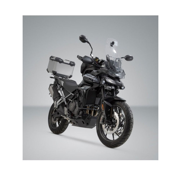 Комплект: центральний кофр срібний TRAX ADV + кріплення Adventure-rack SW-Motech Triumph Tiger 900/ GT/ Rally/ Pro (19-) / 1200 GT Explorer / Rally Explorer / Rally Pro (22-), Tiger 850 Sport (21-) об'єм: 38 L