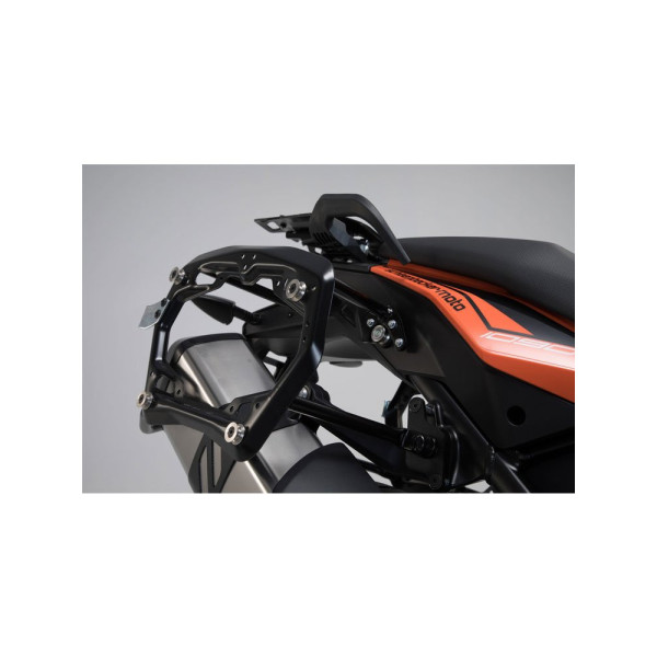 Комплект: бічні кофри + центральний кофр + кріплення TRAX ADV SW-MOTECH для мотоцикла KTM 1050 Adventure (14-), Adventure 1090 / R (17-), Adventure 1190 / R (13-), Super Adventure 1290 / S / R (15-20) об'єм: 45 правий + 37 лівий + 38 L