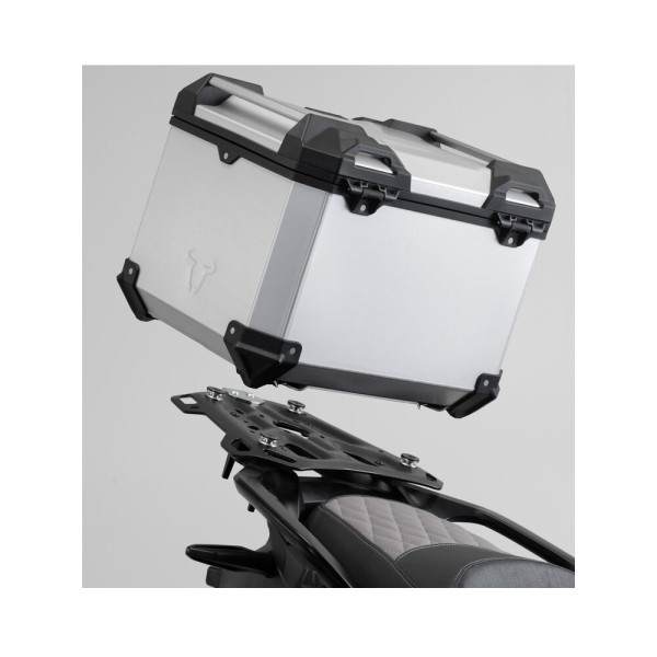 Zestaw: kufer centralny czarny TRAX ADV + stelaż Adventure-rack SW-Motech Husqvarna Norden 901 / Expedition, KTM 890 SMT (23-), 890 Adventure/ R (21-), 790 Adventure/R (19-), Adventure 1050 (15-) / 1090 / 1090R (17-) /1190/1190R/1290/S/R pojemność: 38 L