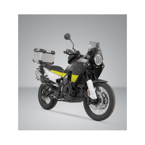 Zestaw: kufer centralny czarny TRAX ADV + stelaż Adventure-rack SW-Motech Husqvarna Norden 901 / Expedition, KTM 890 SMT (23-), 890 Adventure/ R (21-), 790 Adventure/R (19-), Adventure 1050 (15-) / 1090 / 1090R (17-) /1190/1190R/1290/S/R pojemność: 38 L