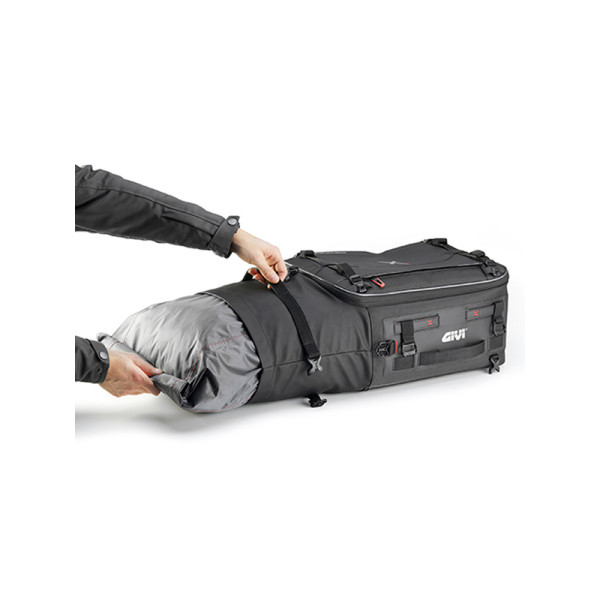 Мотоциклетна сумка на задню частину GIVI X-Line XL02B roll-top чорна об'єм: 25-30л