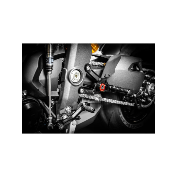 Комплект регульованих підніжків з важелями GILLES MUE2-T01 Triumph Speed Triple 1200 RR/ RS (22-) чорний-червоний