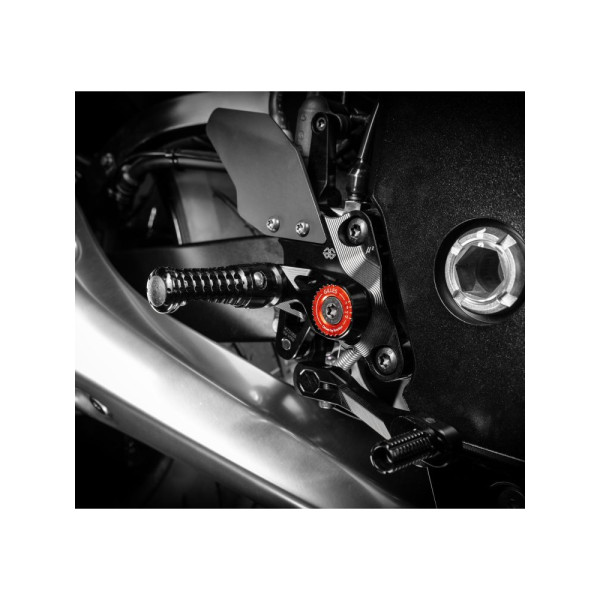 Комплект регульованих підніжків з важелями GILLES MUE2-S03 Suzuki GSX 1300 R Hayabusa (21-) чорний-червоний