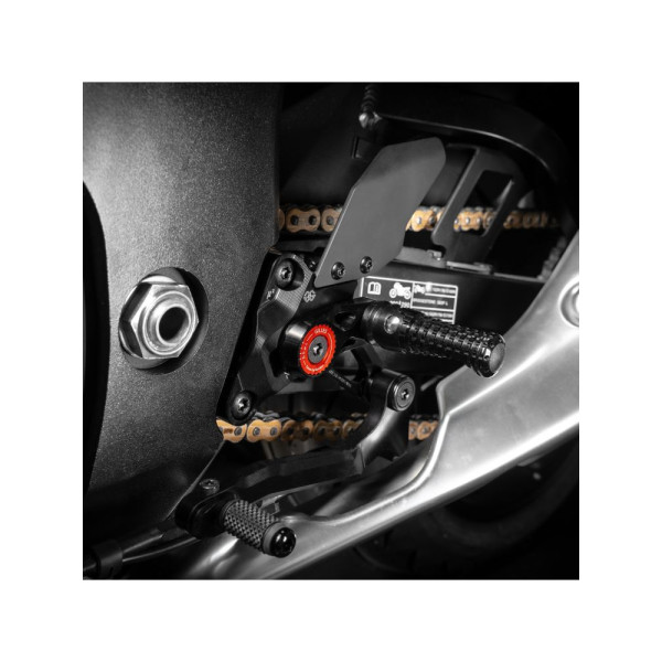 Комплект регульованих підніжків з важелями GILLES MUE2-S03 Suzuki GSX 1300 R Hayabusa (21-) чорний-червоний