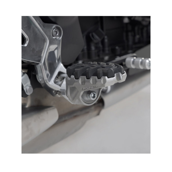 Підніжки EVO SW-MOTECH Triumph Tiger 660 Sport (22-), Yamaha Tracer 7 (21-) срібні
