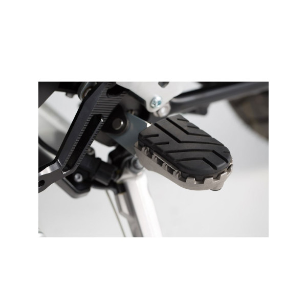 Підніжки SW-MOTECH Triumph Scrambler 1200 XC/XE/X, Tiger 800/XC/XCa/XCx, Tiger 800 XR/XRt/ XRx, Tiger 1200/XC