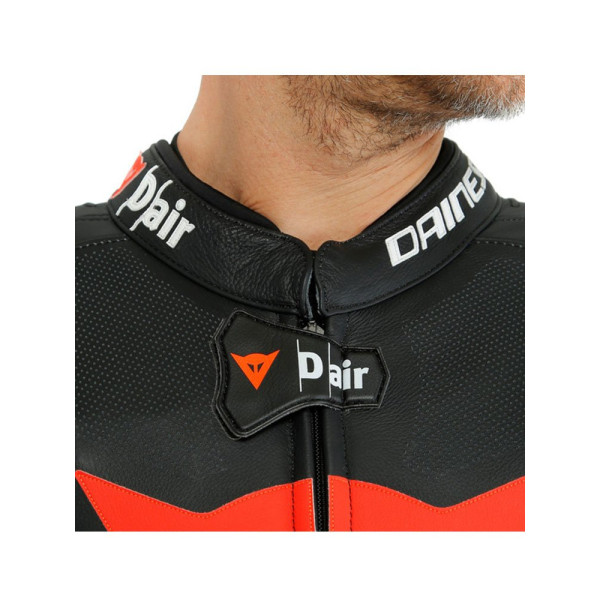 Мотоцикловий комбінезон одночастинний Dainese Misano 2 D-Air® з повітряною подушкою чорний-біло-червоний