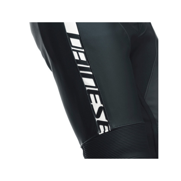 Мотоциклетний комбінезон двочастинний Dainese AVRO 4 чорний-білий нестандартні розміри