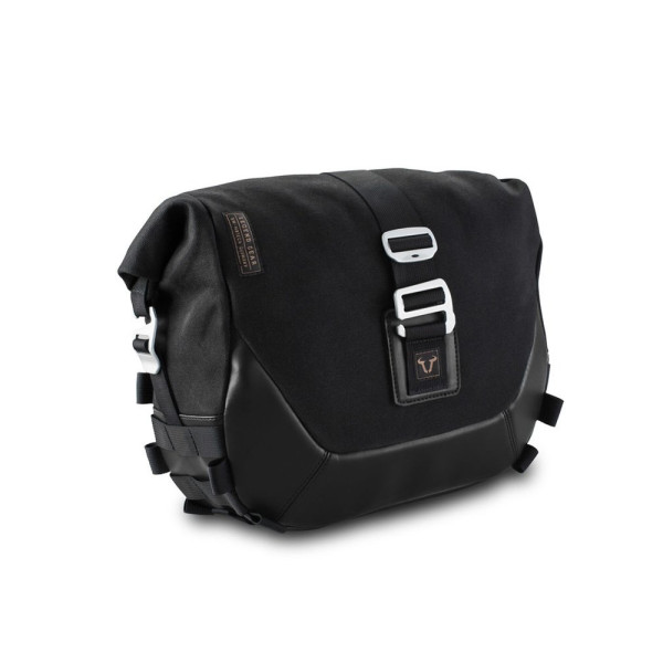 Комплект бічних сумок LC1 Legend Gear SW-MOTECH Black Edition, що монтуються на раму SLC ліва сторона; об'єм: 9,8л/ права сторона; об'єм: 9,8л