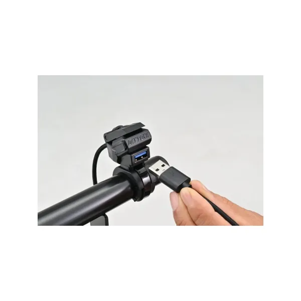 Зарядний пристрій для мотоцикла USB-A Daytona Parts QC 3.0, що кріпиться на кермі мотоцикла